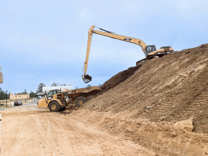 Excavator-with-haul-truck